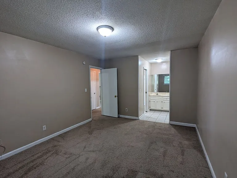 4753 Tessie Ln — Photo 6