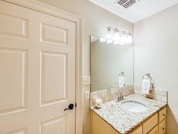 3rd image of 213 N Bolivar St #C