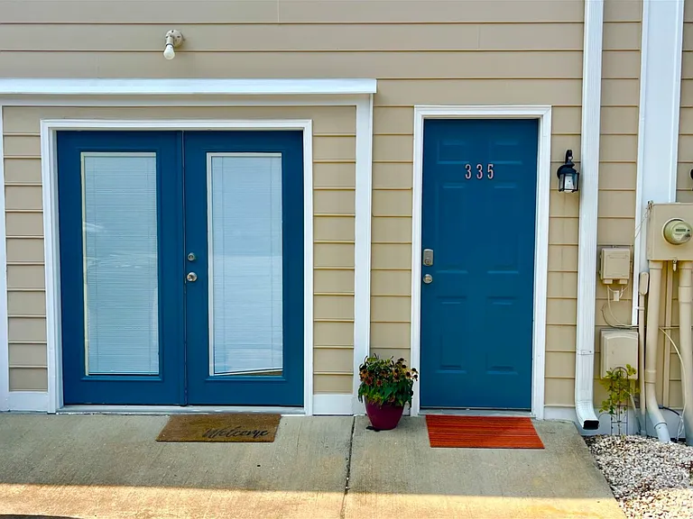 private entrance with the red door mat