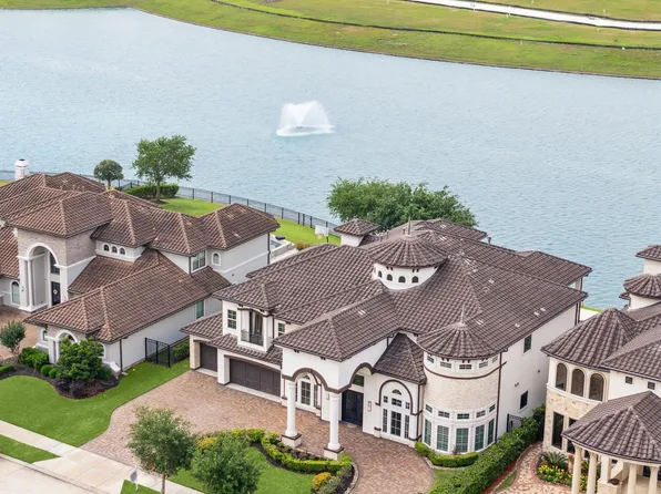 38 Enclave Manor Dr, Sugar Land, TX 77479