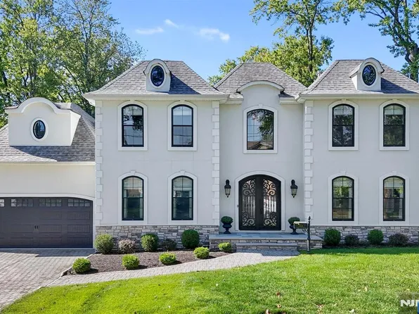 224 Concord Dr, Paramus, NJ 07652