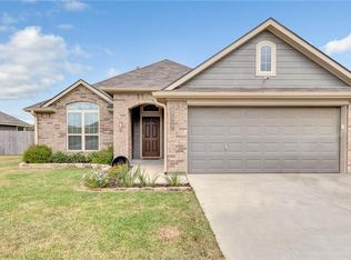 816 Heritage Dr, Navasota, TX 77868