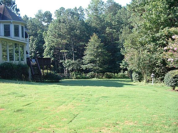 Estate sized fully fenced backyard