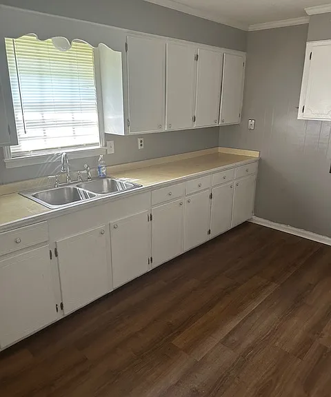 307 Pinewood St #1 — Photo 2
