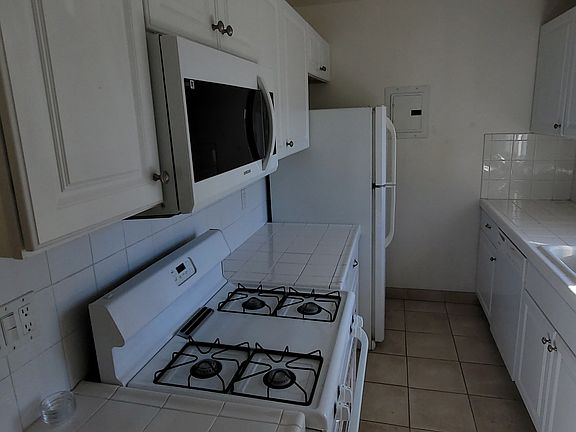 4th image of 11730 Iowa Ave #5