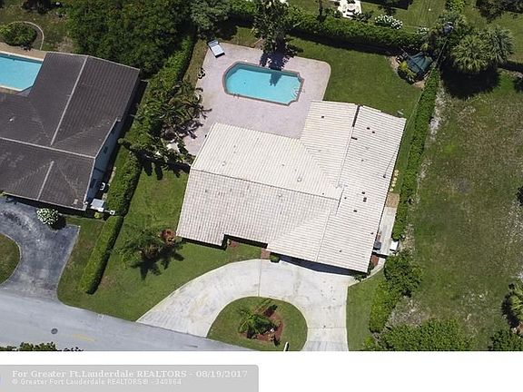 5th image of 2200 NE 37th Dr