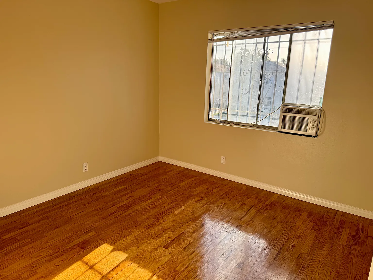 2 bed, 850 sqft, $2,150 — Photo 4