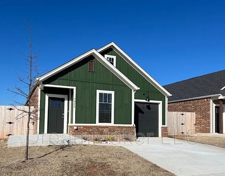 1022 Riva Pkwy — Photo 1