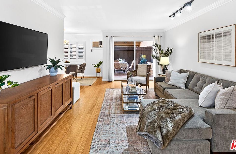 1st image of 1154 S Barrington Ave APT 114
