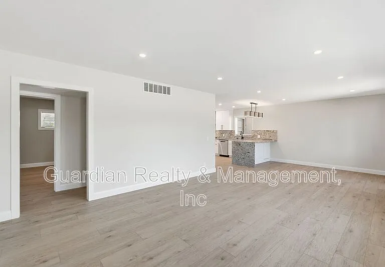 6819 E Paradise Pkwy — Photo 7