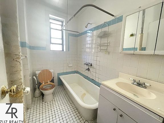 5th image of 3918 18th Ave #4G