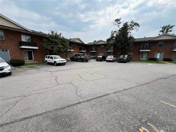 6966 Colonial Woods Dr APT 61, Saint Louis, MO 63129