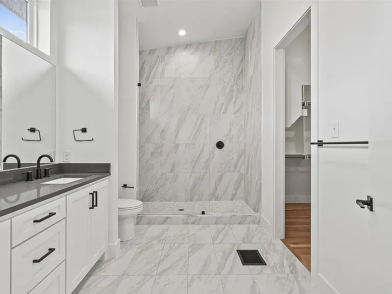 2120 Lovedale Ave #101 — Photo 12
