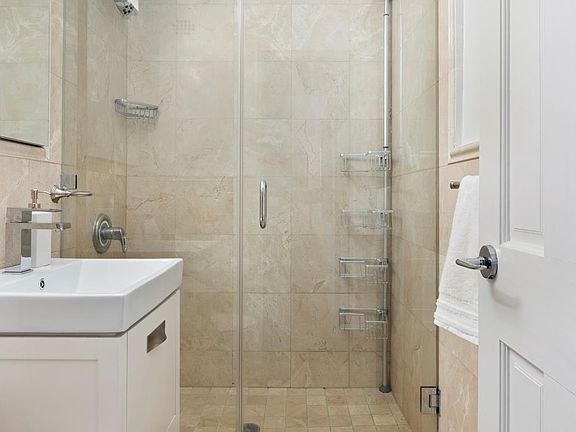 4th image of 200 E 36th St APT 5J