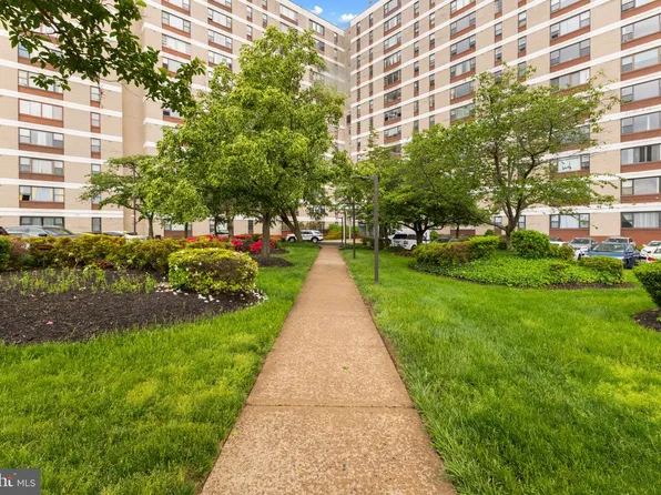 4600 Duke St APT 613, Alexandria, VA 22304