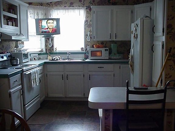 2nd image of 212 Choo Choo Ln