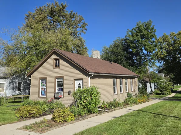 301 W Blackman St, Harvard, IL 60033