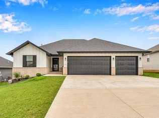 1914 W Valley Ridge Rd, Ozark, MO 65721