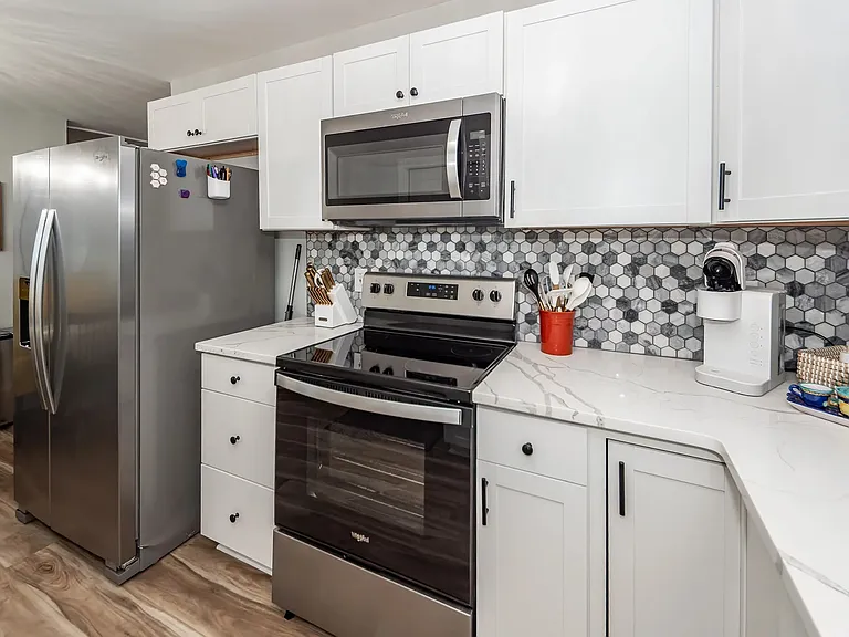 1511 Larry St — Photo 17