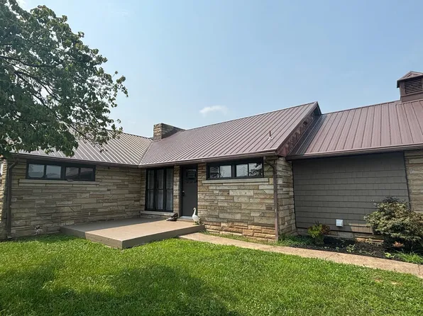 111 Fairview Ave, South Pt, OH 45680