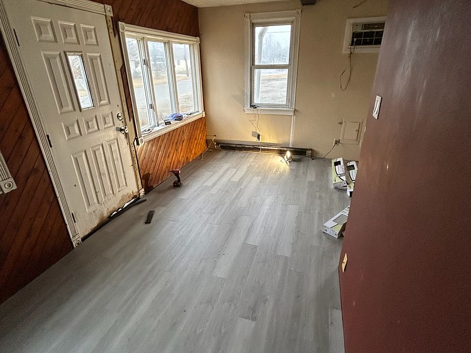 1st image of 2 W Tampa Ave
