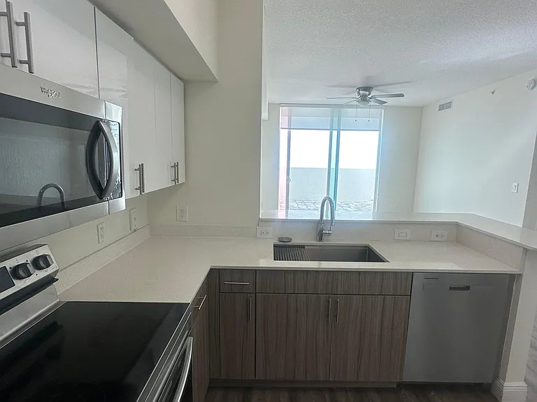 110 SW 13th St #605 — Photo 10