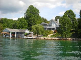 105 Island Ln, Huddleston, VA 24104