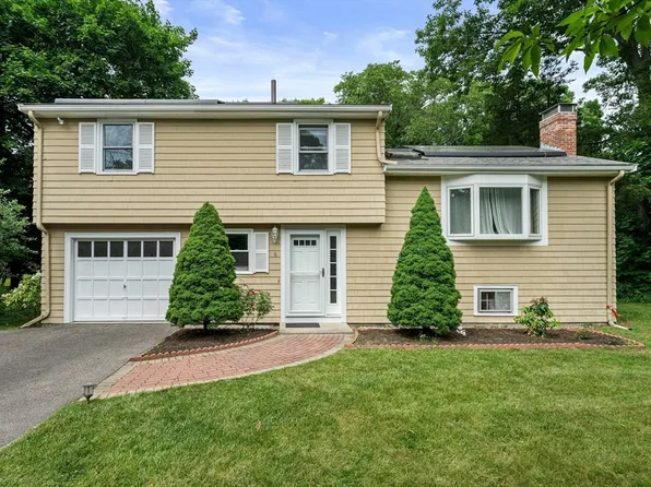 6 Valley View Rd, Wayland, MA 01778