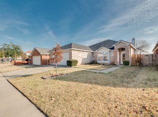 814 E Huitt Ln, Euless, TX 76040