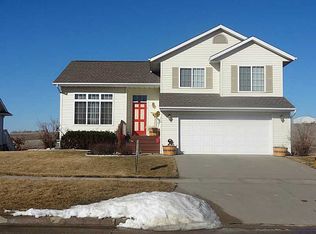 210 Rogers Dr, Williamsburg, IA 52361