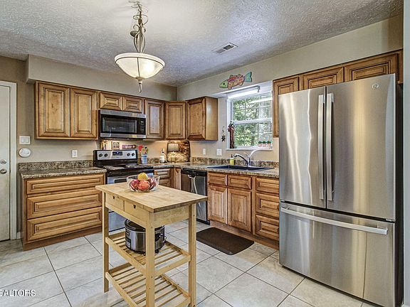 5th image of 8320 Clearwater Ct