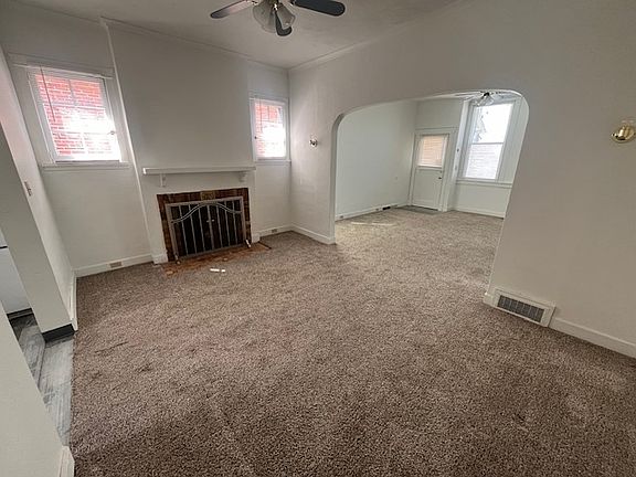 4th image of 215 W Broadway Ave