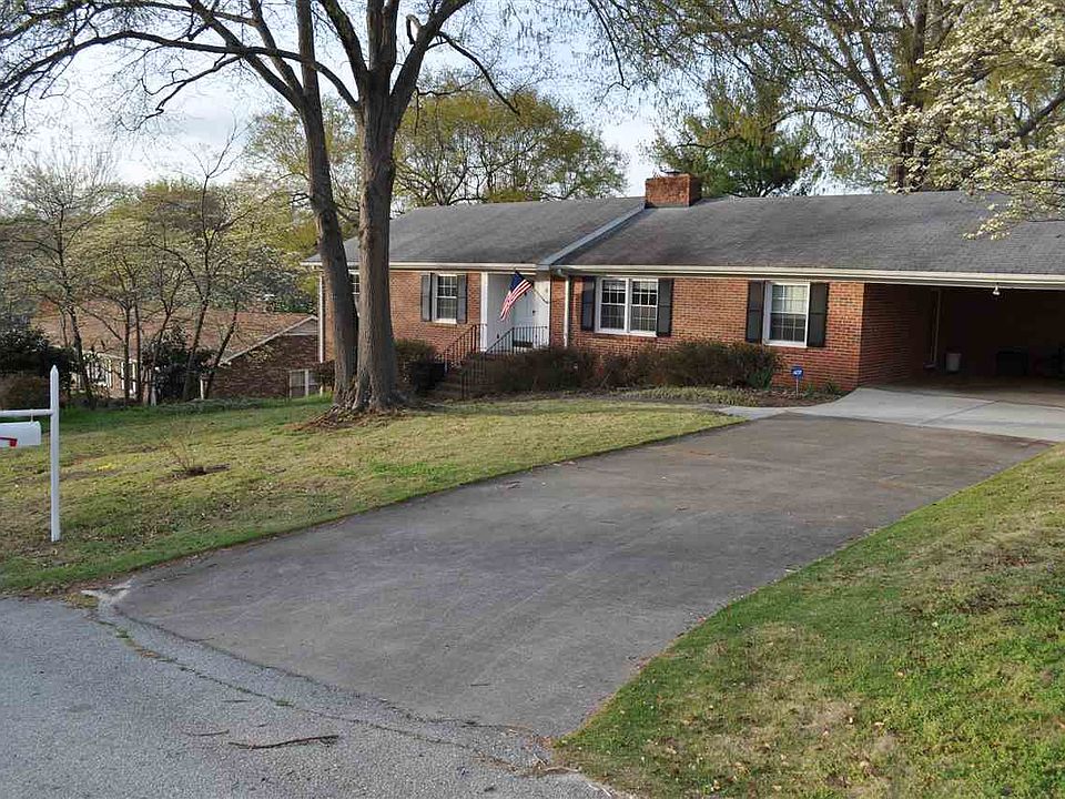 1st image of 8 Bridgeport Dr