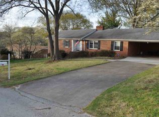 8 Bridgeport Dr, Greenville, SC 29615