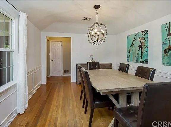 3rd image of 4860 Hayvenhurst Ave