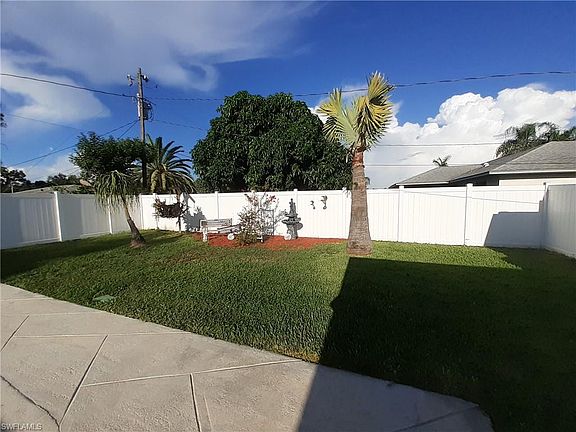 3rd image of 924 SE 18th Ter