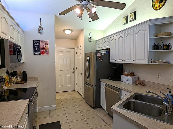 5th image of 100 Lavender Ave