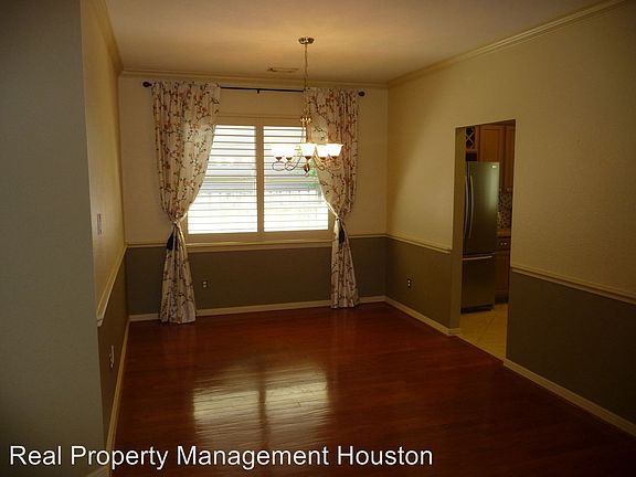 4th image of 12911 Oakwood Manor Dr
