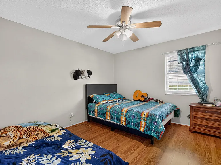 1514 Douglas Dr — Photo 24