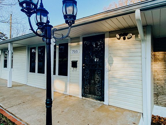 3rd image of 705 E Churchwell Ave