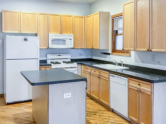 3rd image of 2735 N Wayne Ave #1SS