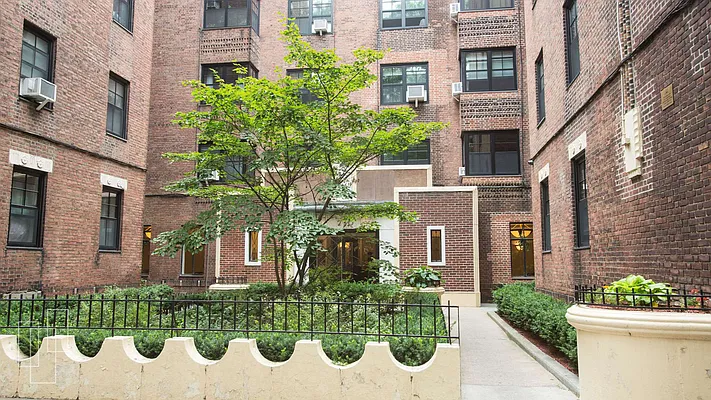 Sold by Garfield Realty  | media 33