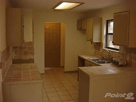 4th image of 220 Kalmia Dr
