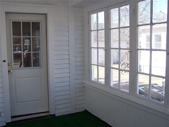 4th image of 17 Carlton St