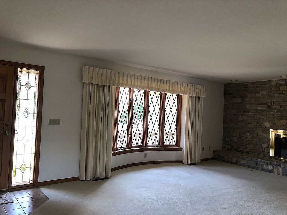 1st image of 615 Reindeer Ln