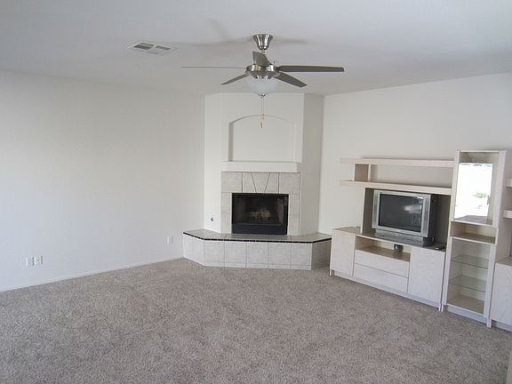 Living Room with fireplace
