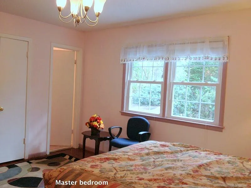 5 bed, 2.5 bath, 2200 sqft, $1,980 — Photo 2