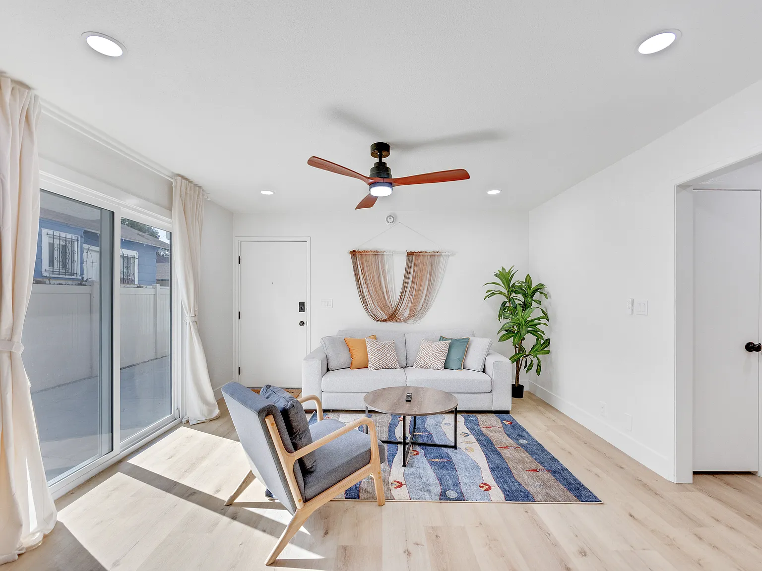 2 bed, 1009 sqft, $3,200 — Photo 4