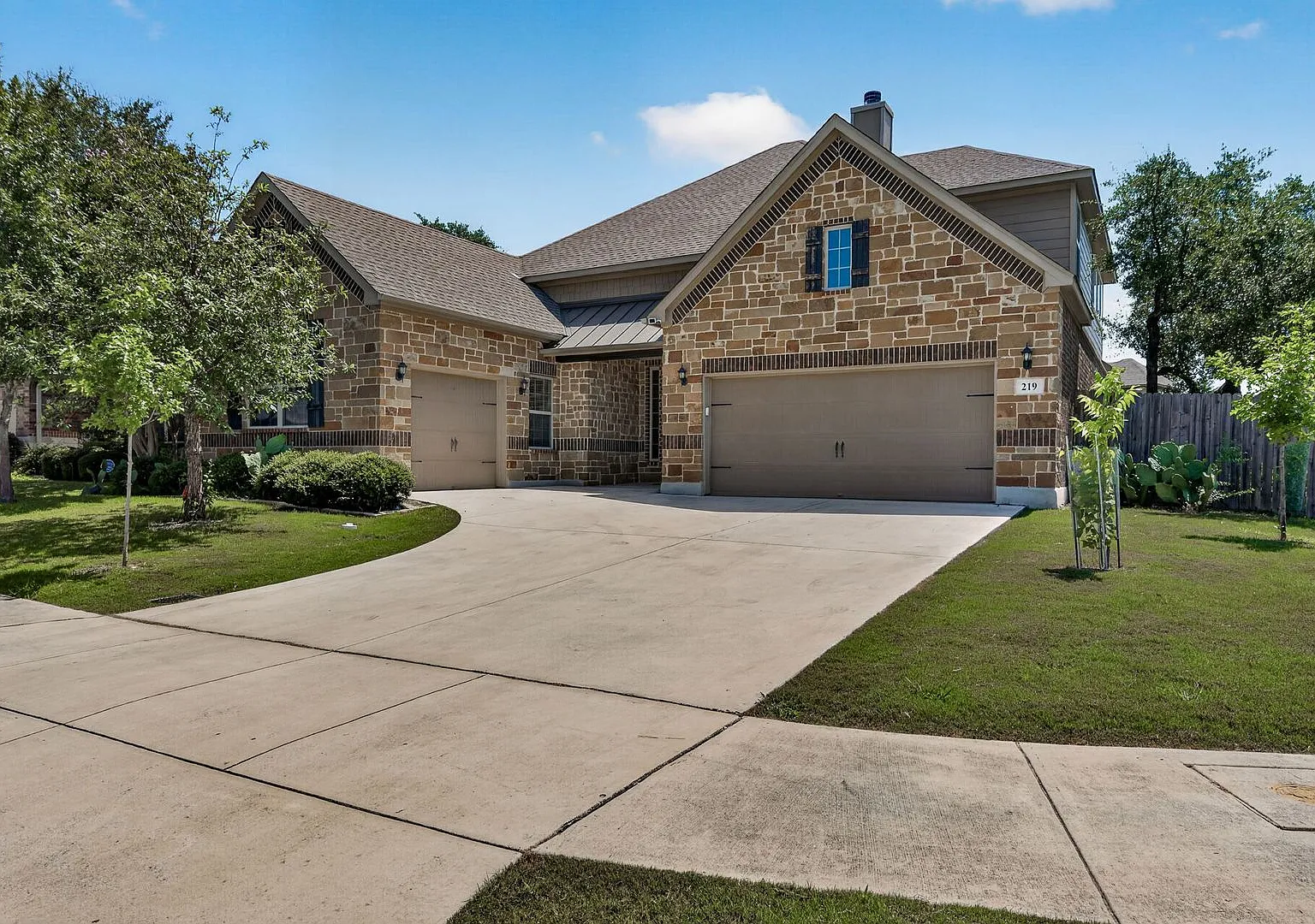 Ideally situated on a spacious corner lot in the highly sought-after Woods of Boerne subdivision — Photo 2