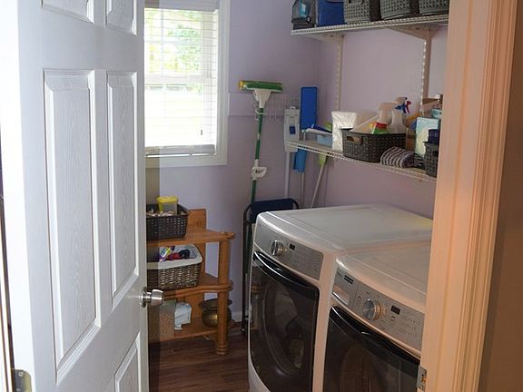 4th image of 383 Fox Den Dr
